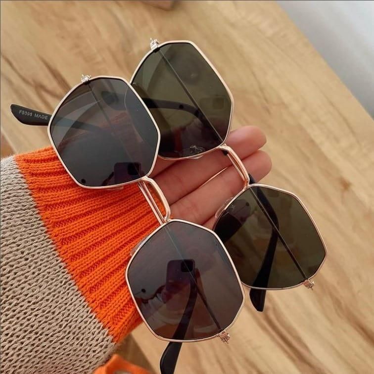 Suga Octagon Round Black Sunglass k72d12-5v