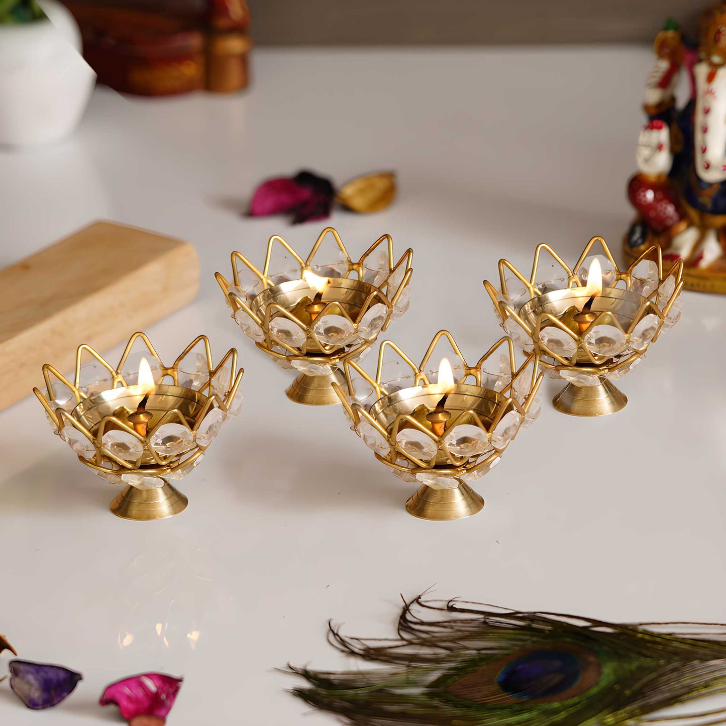 eCraftIndia Set of 4 Lotus Shape Crystal Tea Light Holder k72d12-5v