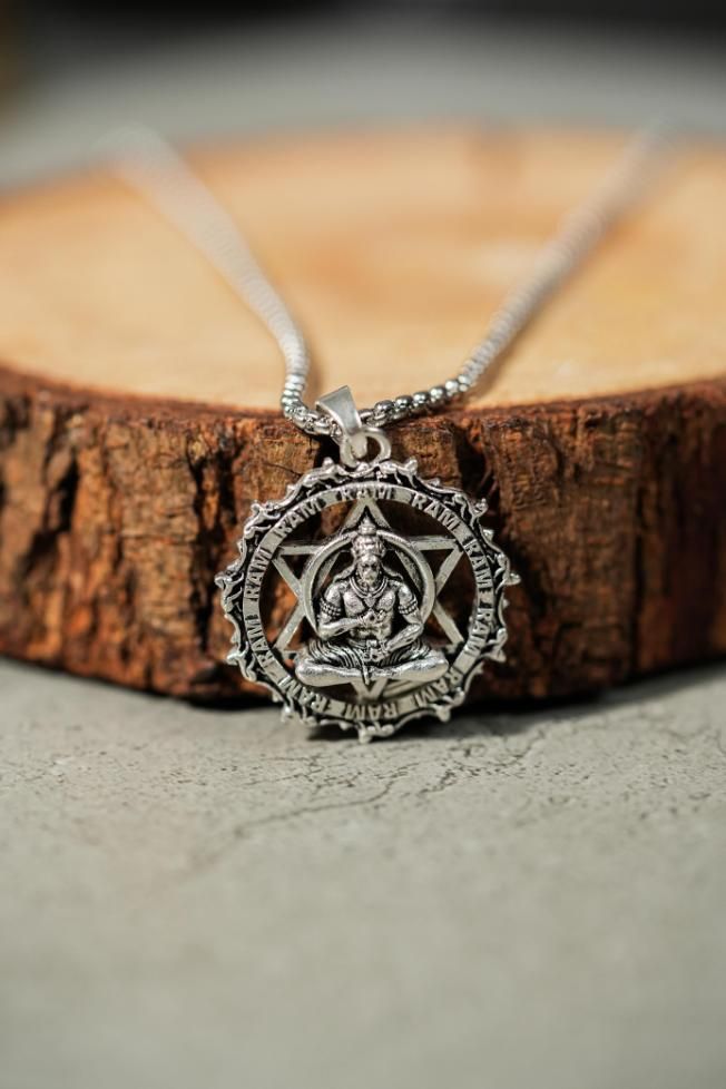 Shree Yantra with Hanuman Raksha Pendant with Chain k72d12-5v
