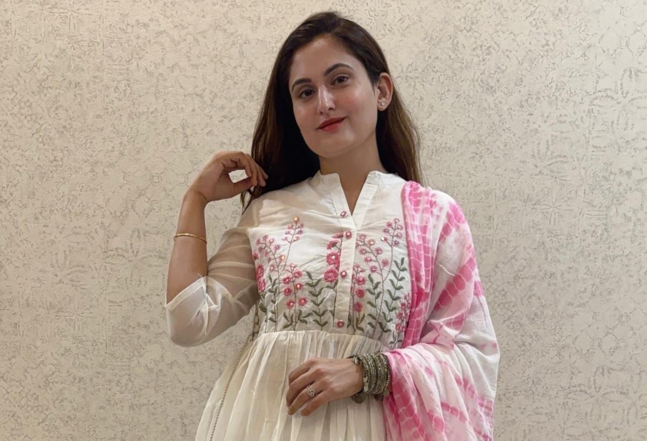 Strength Kurta Style Set with Embroidery & Tie-Dye Dupatta Dream Cather