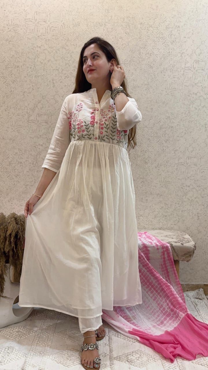 Strength Kurta Style Set with Embroidery & Tie-Dye Dupatta Dream Cather